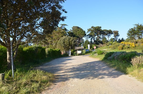 Parking de la plage de Keryvon à Pleumeur-Bodou