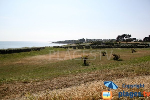 Espace vert à côté de la plage de Kerziny - Plouhinec