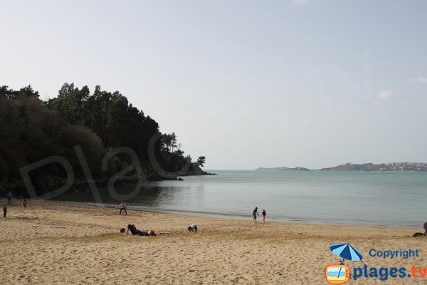 Plage de Kirio avec vue sur Lannion et Trébeurden