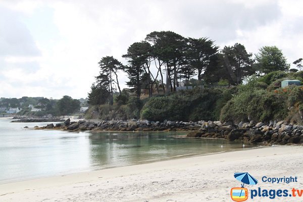 Côté sud de la plage de Korejou à Plouguerneau