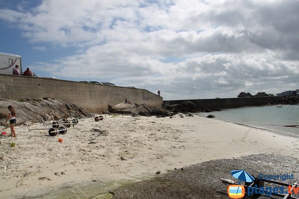 Plage orientée au sud à Plouguerneau