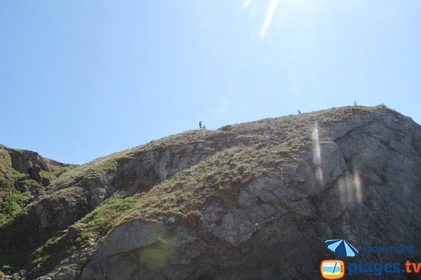 Access to the Kouar Huédé beach in Belle Ile