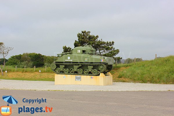 Char sur la plage de St Martin de Varreville en Normandie