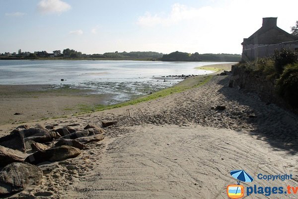 Cale sur la plage de La Croix - Guissény