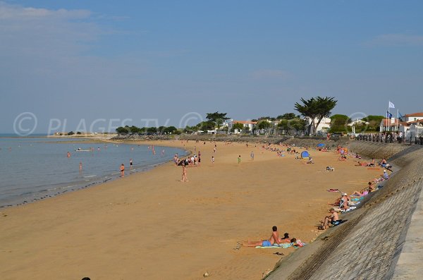 Photo of  La Flotte beach near the Thalassotherapy center