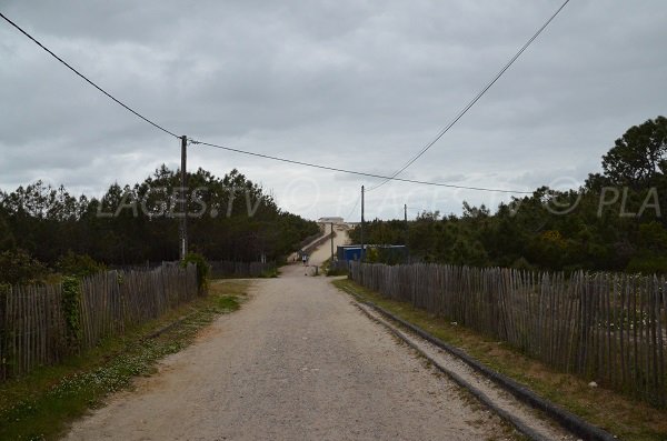 Path to join the North Beach of Lacanau from the parking