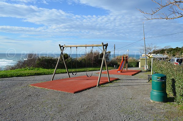 Jardin d'enfants sur la plage de Latiferia