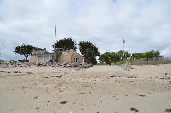 Poste de secours de la plage de Landrezac