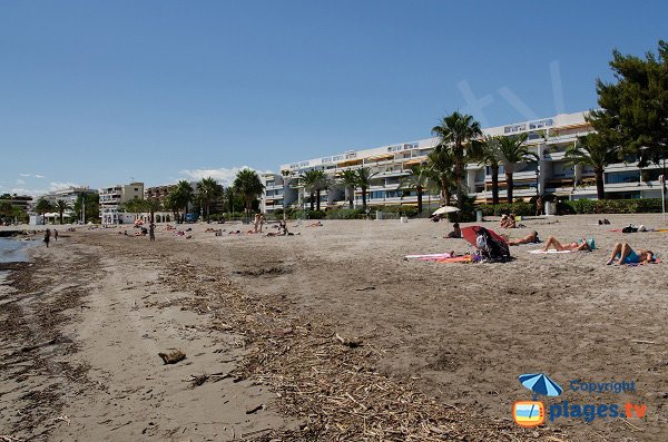 Sand of Landsberg beach - Saint-Laurent-du-Var