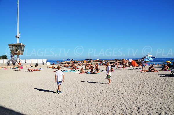 Erste-Hilfe-Station am Strand von Monte Carlo