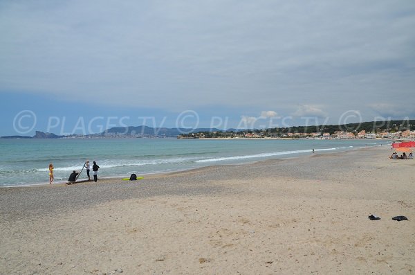 Plage des Lecques en direction du port de la Madrague à St Cyr sur Mer