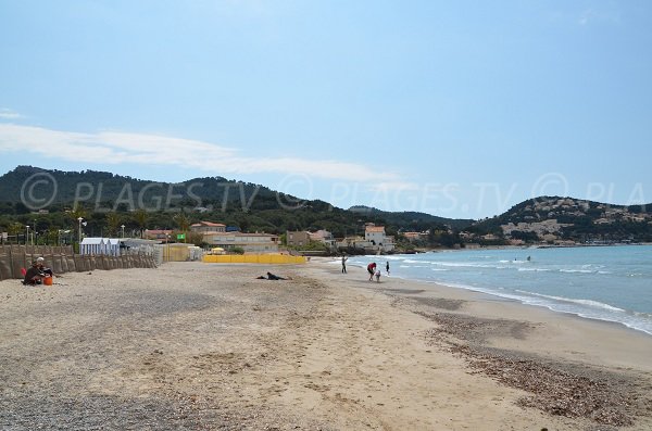 Plage des Lecques en direction du port de la Madrague à Saint Cyr sur Mer