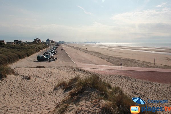 Plage de Leffrinckoucke avec vue sur Dunkerque