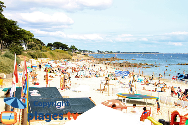 Club pour les enfants sur la plage de Légenèse de Carnac