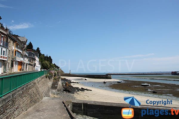 Plage avec de jolies maisons à Plérin