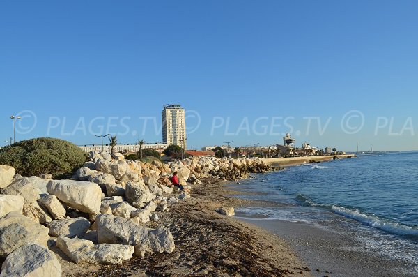 Spiaggia di sabbia vicino al porto di Port de Bouc