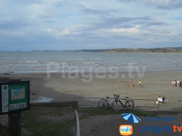 Plage à la pointe d'Hillion