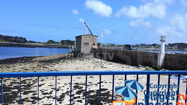 Plage à côté du port - Landéda