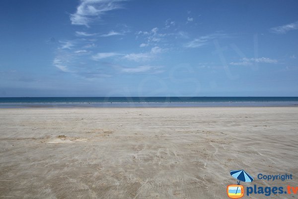 Grande plage de sable à Plérin