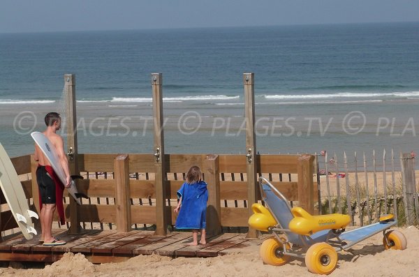 Tyralo e doccia sulla spiaggia di Lette Blanche - St Girons