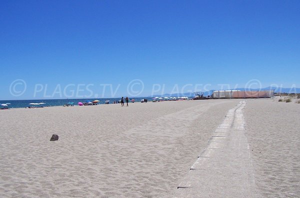 Vue de la plage de Leucate en direction de Port-Leucate