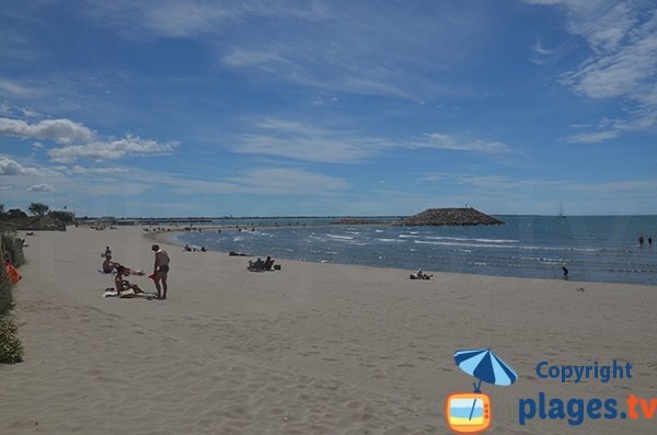 Photo de la plage du Levant en été - La Grande Motte