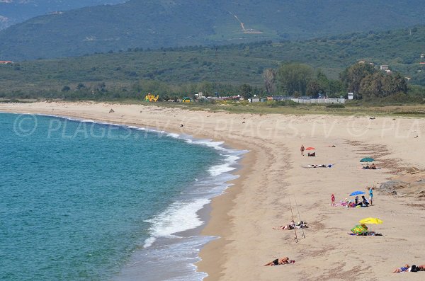 Grande alla spiaggia di sabbia a Casaglione in Corsica