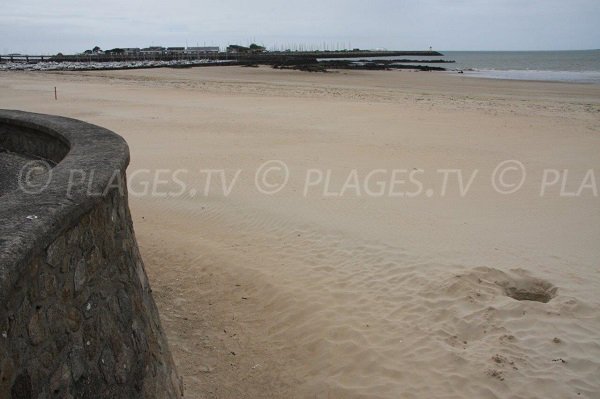 Vue sur le port de Pornichet depuis la plage du Libraire et le centre de Thalasso