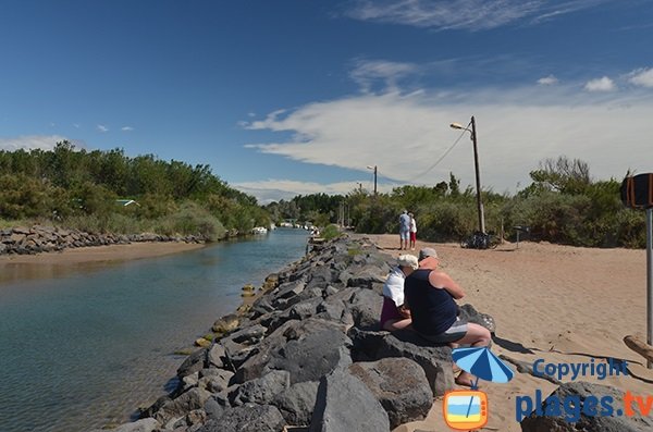 Vue du fleuve Libron depuis la plage de Vias