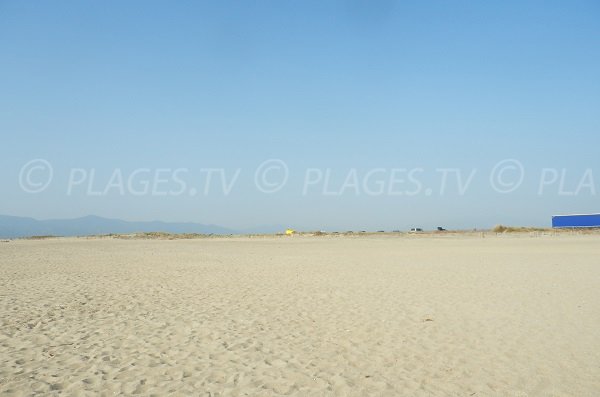 Environment of the Lido beach at Canet