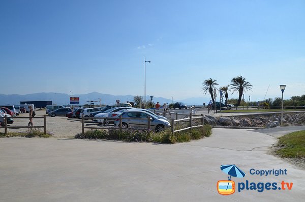 Parking pour la plage du Lido à la sortie du Canet-Plage