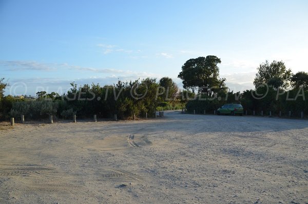 Parking de la plage de la Marana à Borgo