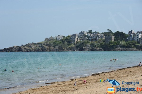 Plage de Longchamp avec vue sur la pointe de Décollé - Saint-Lunaire