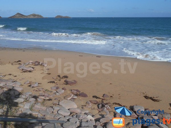 spiaggia naturista a Erquy in Bretagna - Francia