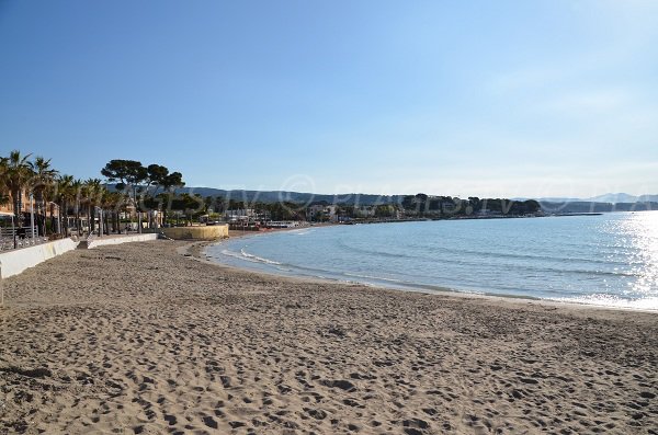 Plage de la Lumière - vue en direction du port Saint Jean de La Ciotat