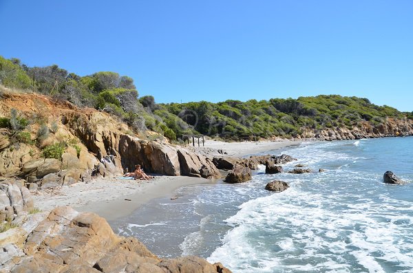 Crique avant d'arriver à la plage du Luxembourg