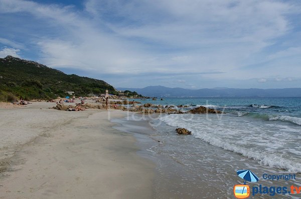 Plage avec du sable fin à Ajaccio