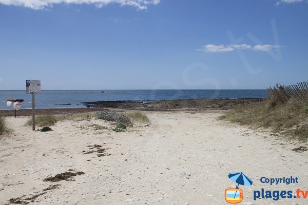 Accès central de la plage de Magouero - Plouhinec