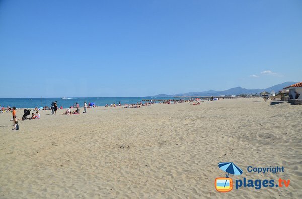 Spiaggia vicino al porto di St Cyprien