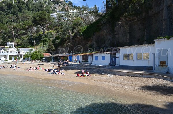 Capanni sulla spiaggia di Mala