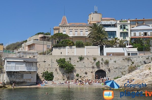 Plage à proximité du Petit Nice de Marseille