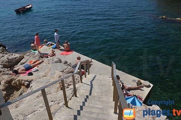 Plateforme de la plage de Maldormé à Marseille