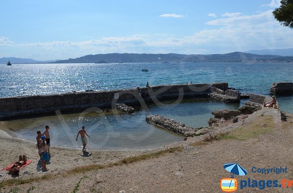 Plage du Mallet avec vue sur l'Estérel