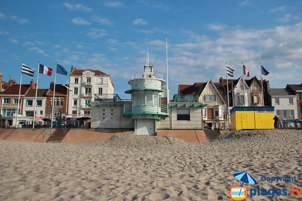 First-aid station on the Dunkerque beach