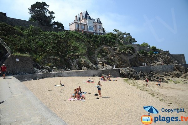 Environnement de la plage de la Malouine à Dinard