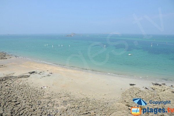 Photo de la plage de la pointe de Malouine à Dinard