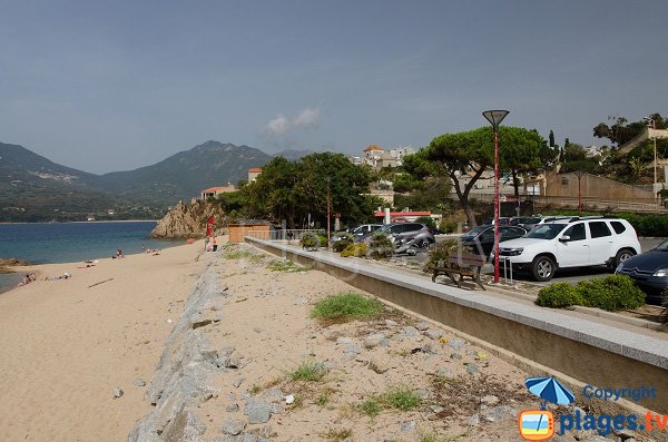  Parcheggio lungo la spiaggia Mancinu - Propriano