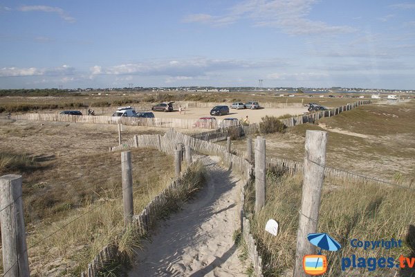 Access to Mané Guen beach in Plouharnel