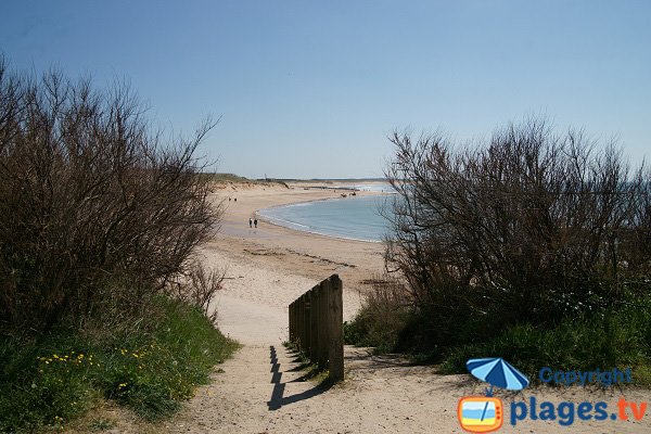 Accès à la plage du Marais de Girard