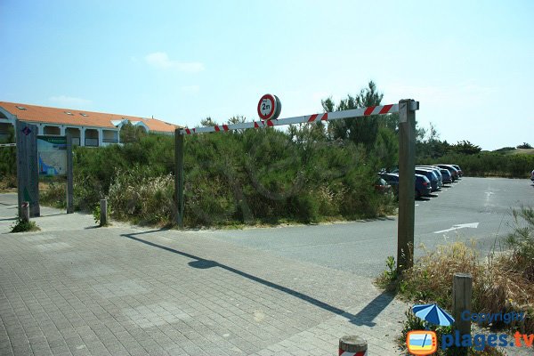 Parking de la plage du Marais Girard